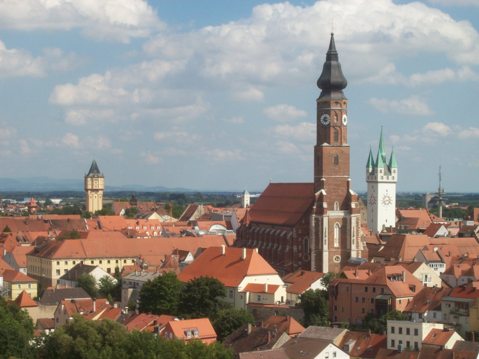 The tower of St James church rising over the red roofs of Straubing
