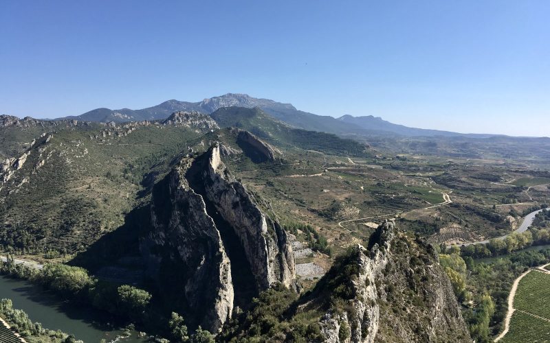 Conchas de Haro gorge and the Sierra de Toloño above the Rioja vineyards