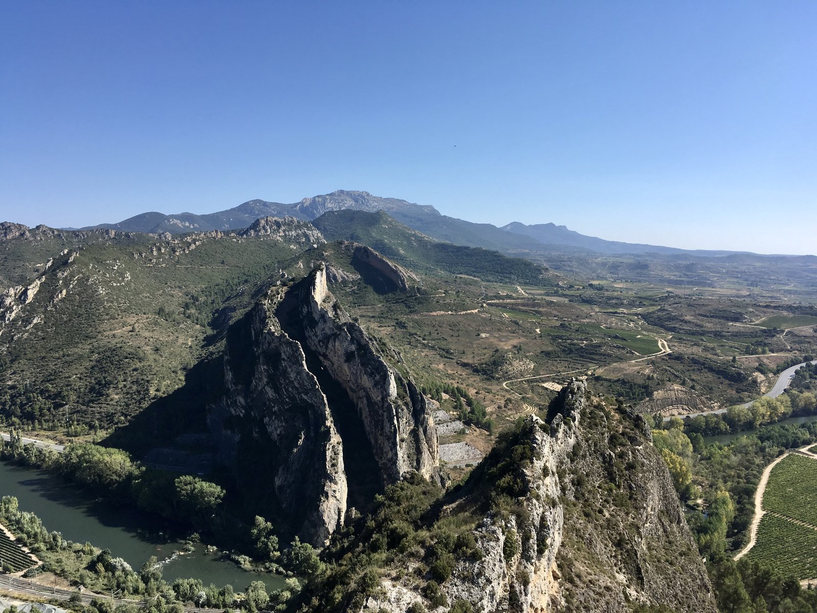 Conchas de Haro gorge and the Sierra de Toloño above the Rioja vineyards