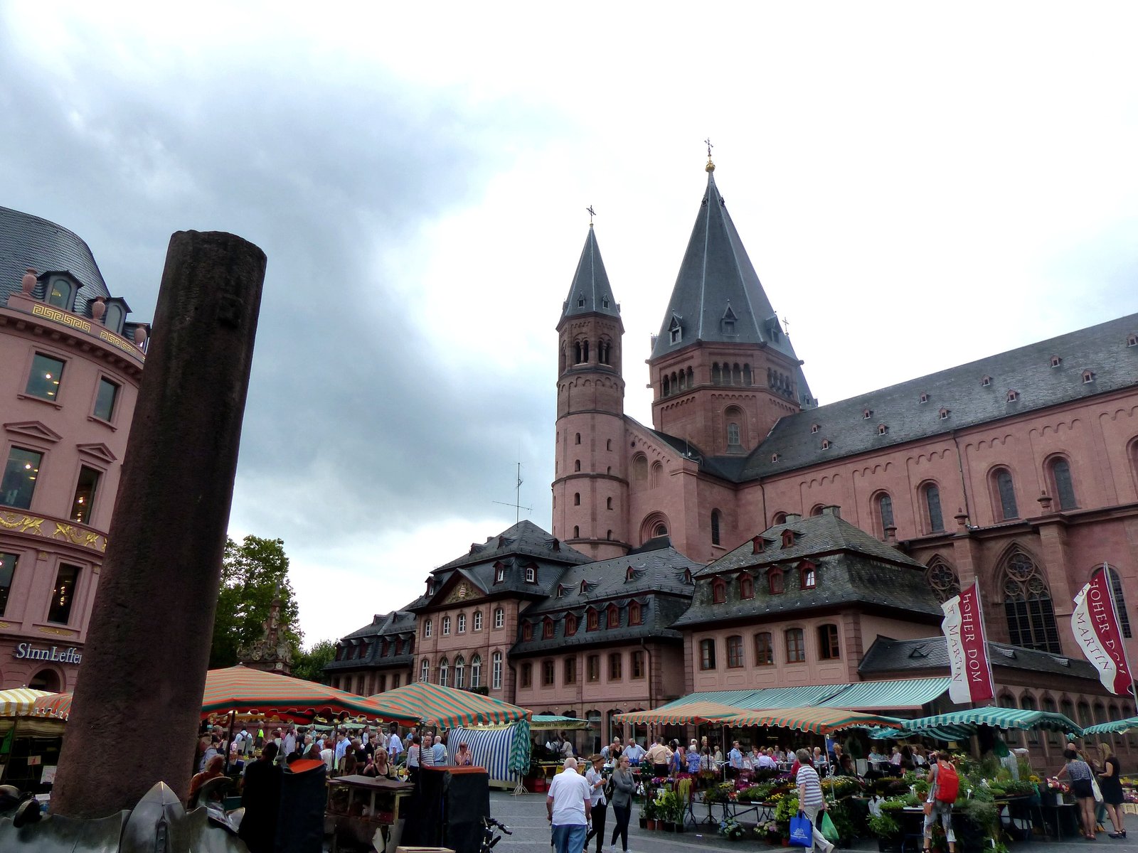 Mainz Cathedral rising above the market square with stalls and a Heunen column