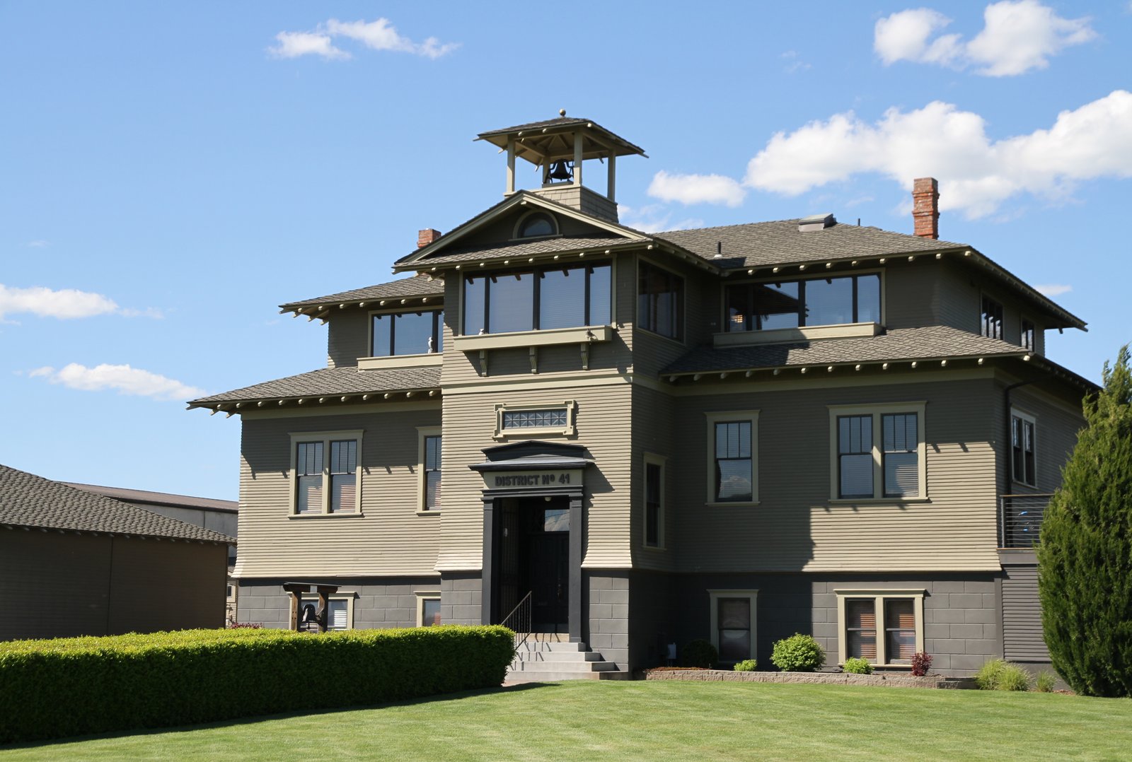 L'Ecole No 41 winery in a historic schoolhouse near Walla Walla