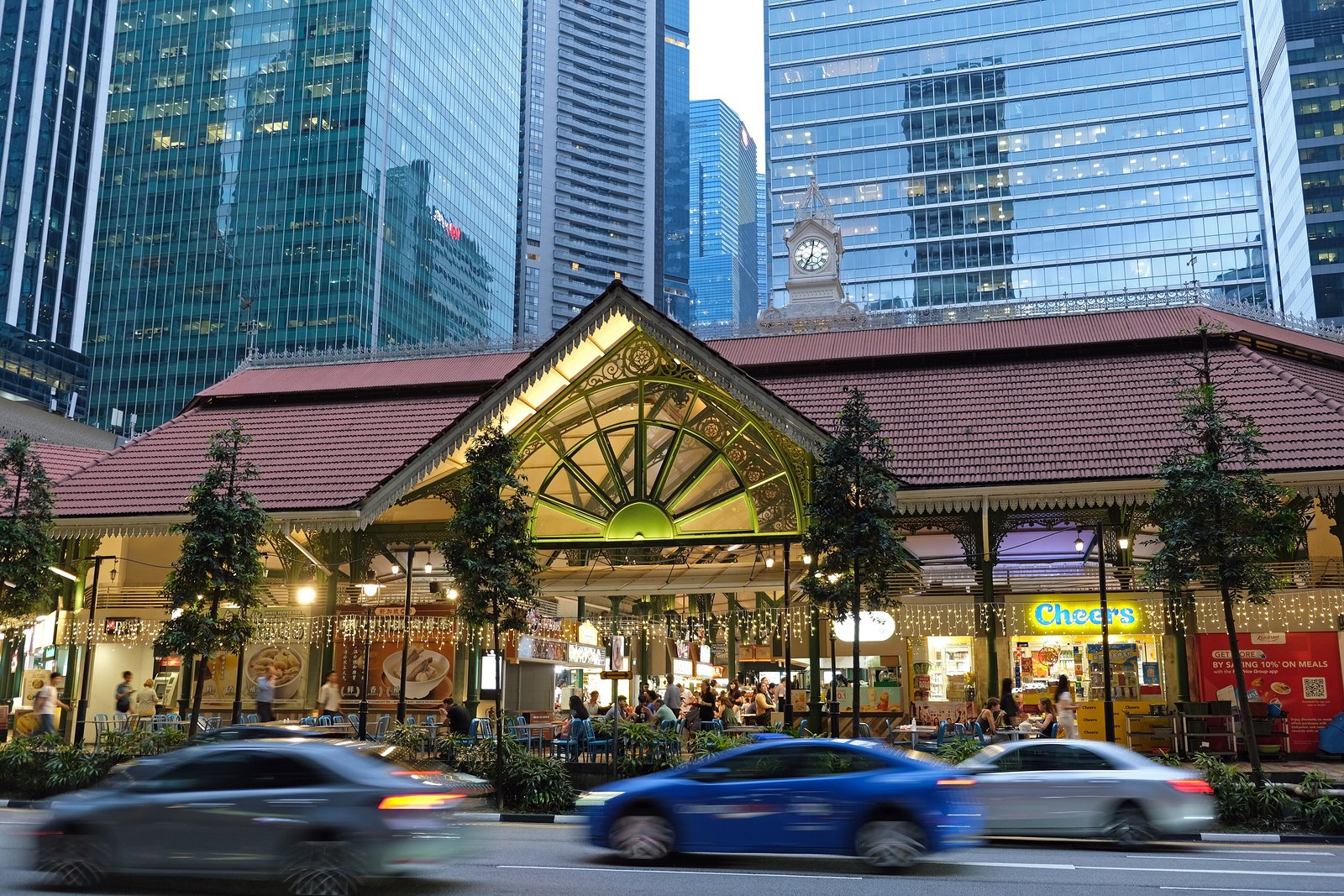 Lau Pa Sat hawker centre pavilion framed by skyscrapers in Singapore