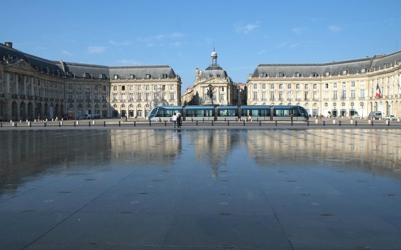 Place de la Bourse and the water mirror in Bordeaux