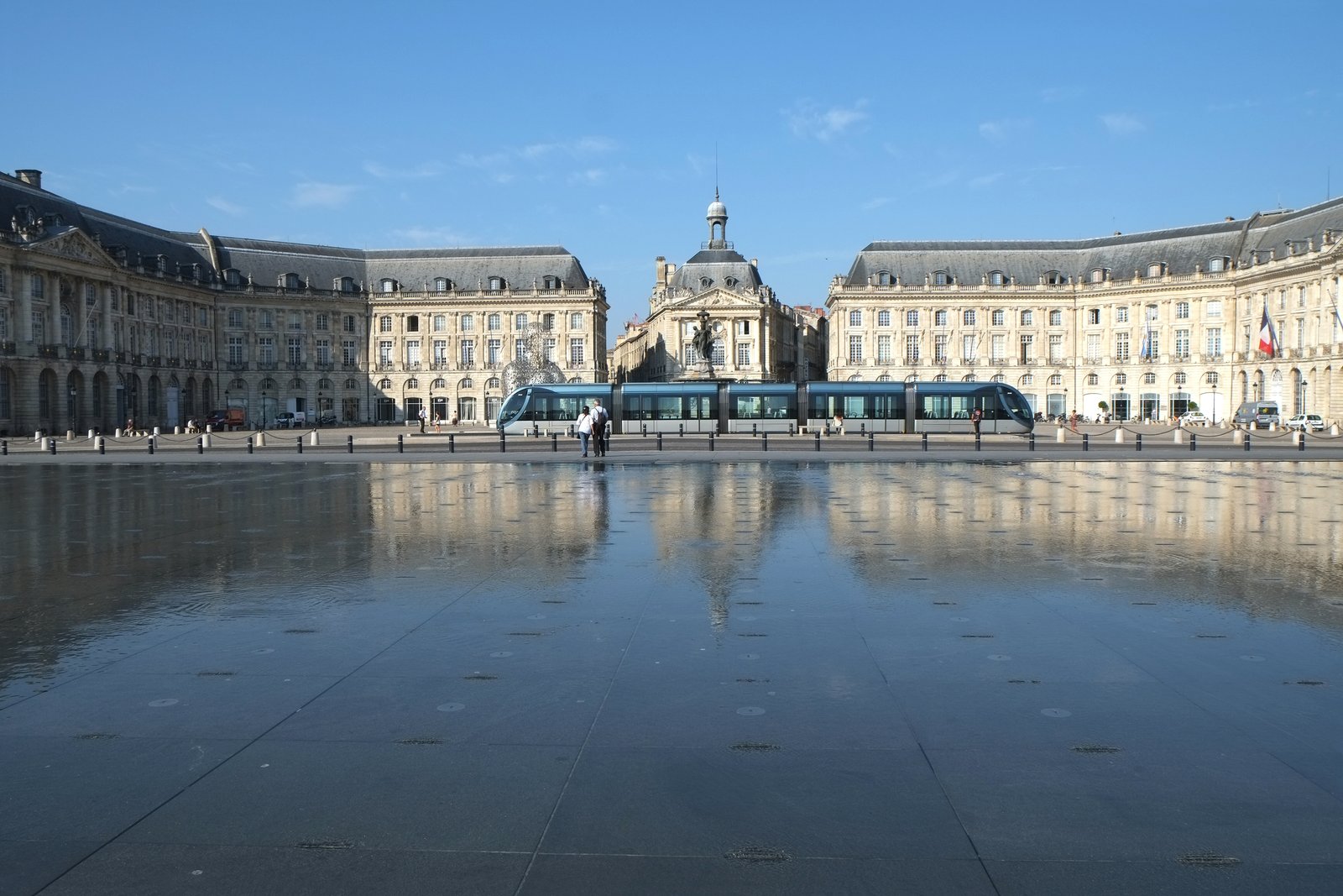 Place de la Bourse and the water mirror in Bordeaux