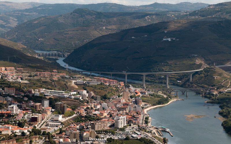 Peso da Régua and the Douro river seen from above, surrounded by hills
